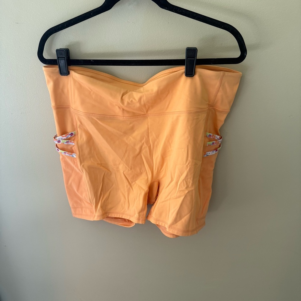 Fabletics Women's Peach Bike Shorts